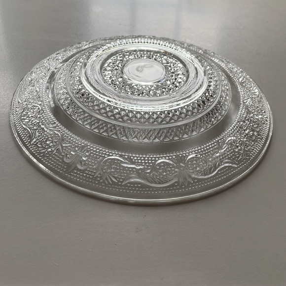 VTG - Two “Fleur de Lis” Salad Plates - Picture 4 of 5